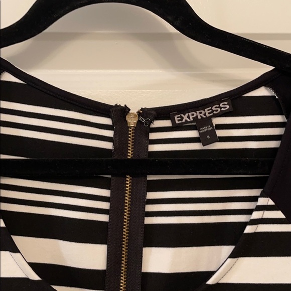 Express dress - Picture 2 of 4